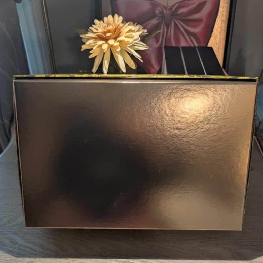 Versace Yellow Diamond Gift Box - Decorative Designer Packaging - Picture 2 of 7